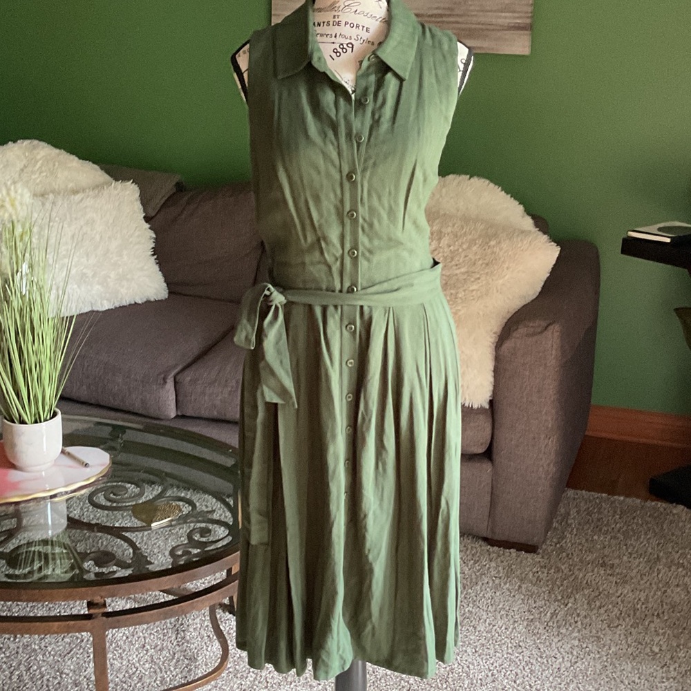 Gal Meets Glam Olive Green Midi Dress, Size 8